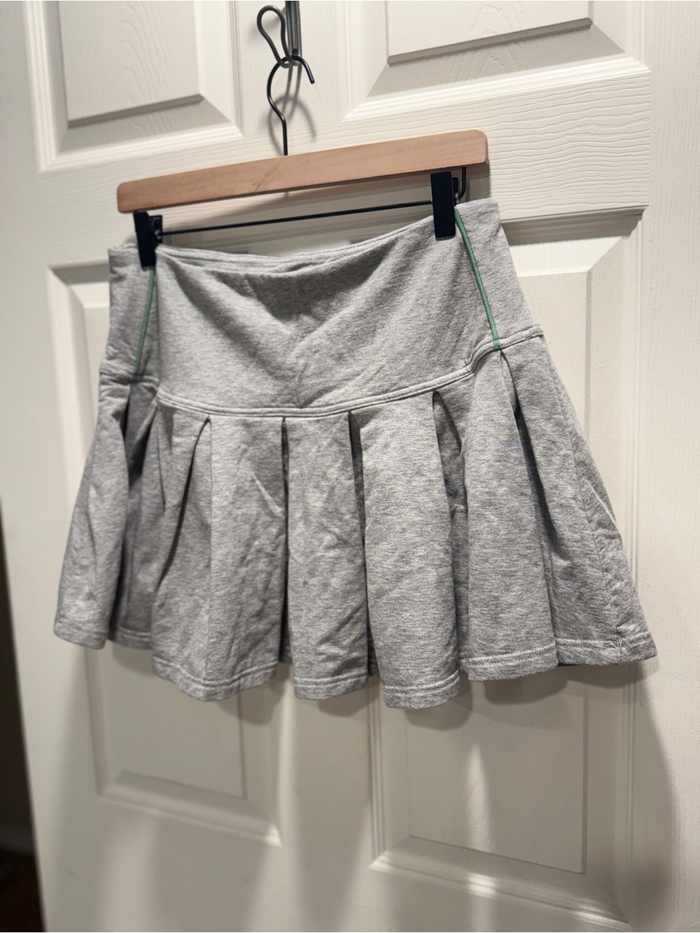 NWT FP Movement Free People Gray Green Trim Pleated Skirt Set Medium - Picture 13 of 13
